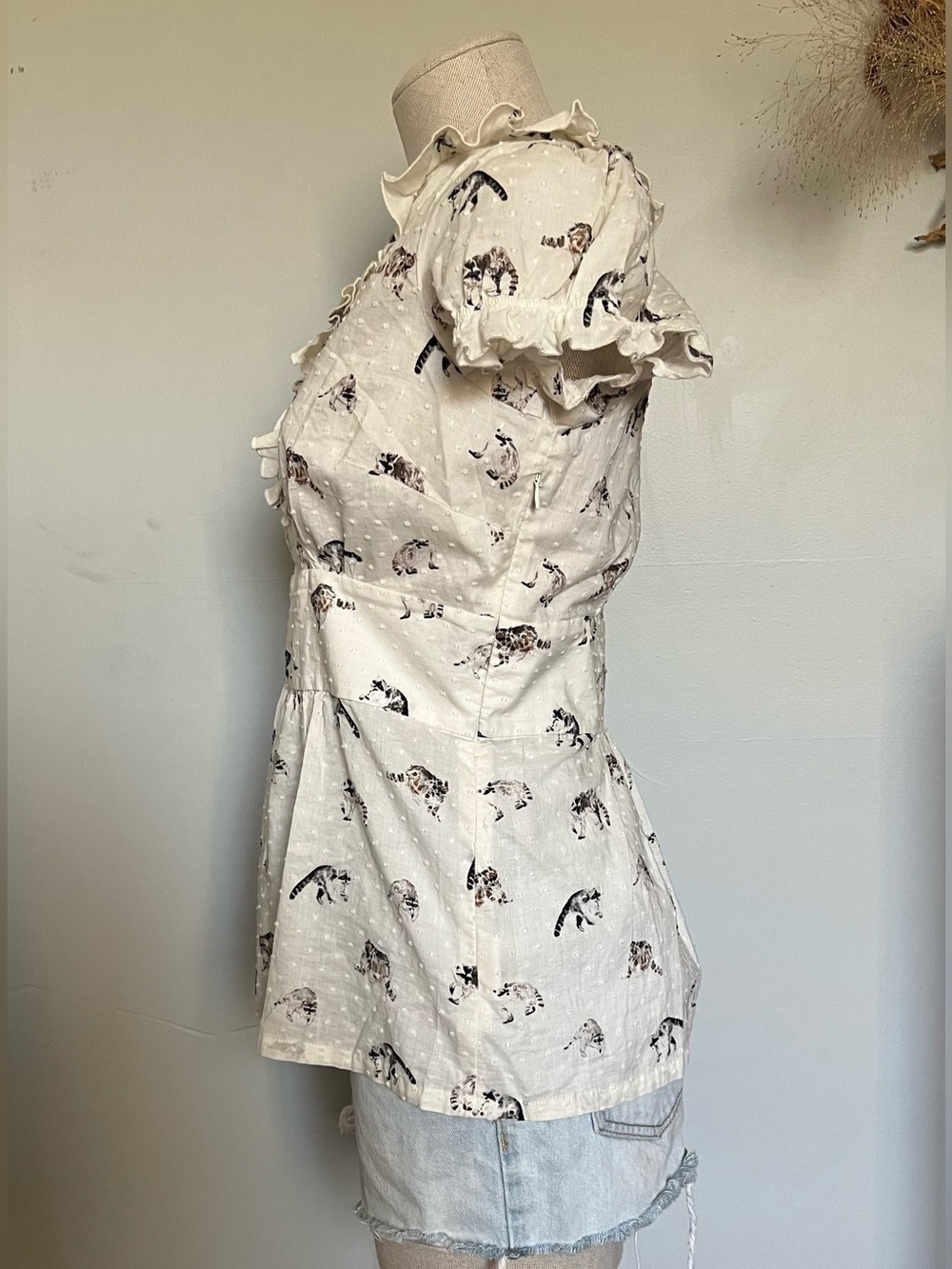 Anthropologie Rebekah Maysles Cream Racoon Print Ruffle Blouse - Picture 2 of 6